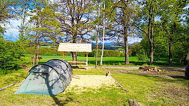 Campen_-_Waldrandcampen_mit_Dreilaenderblick