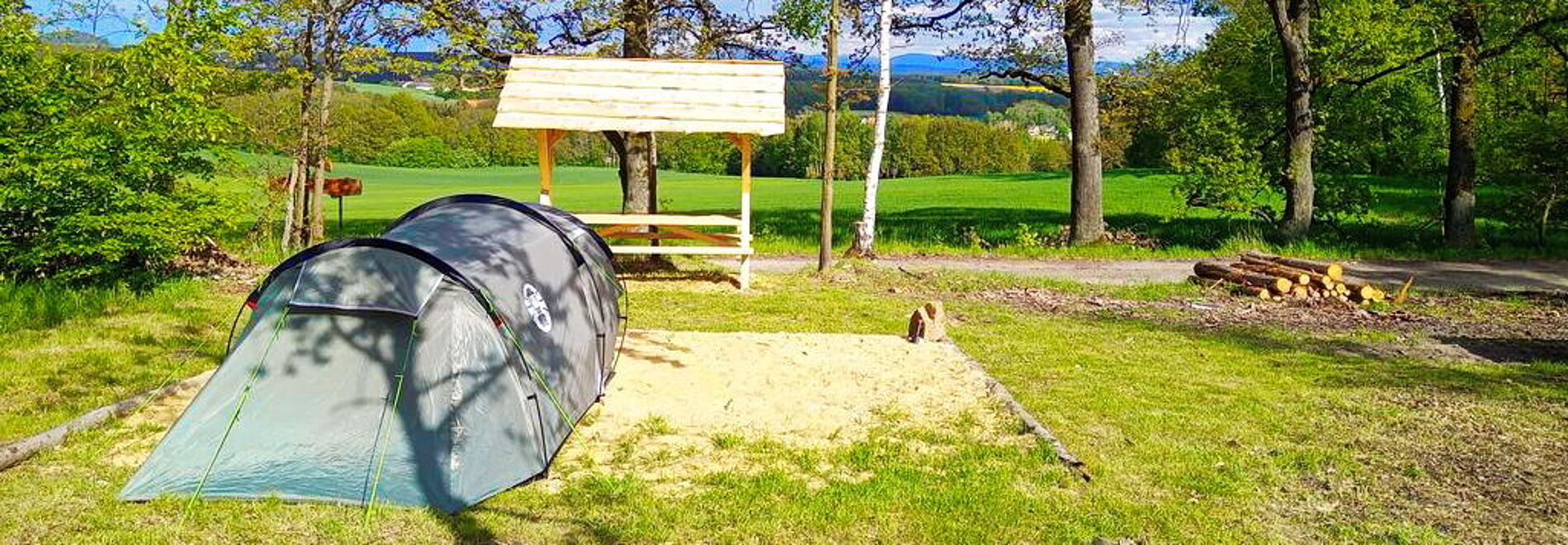 Campen_-_Waldrandcampen_mit_Dreilaenderblick