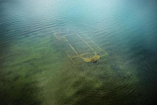 Das Fundament einer Basilika unter Wasser