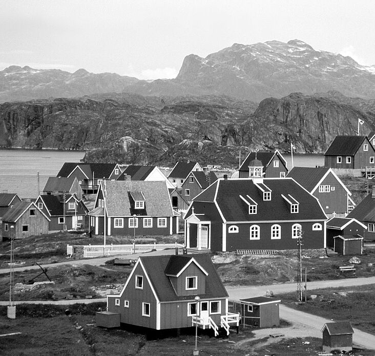 Blick auf die Siedlung Fiskenæsset mit der Kirche aus Lichtenfels