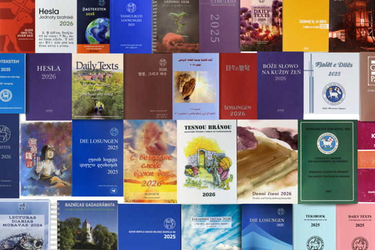 Gruppenbild mit Covern von Losungen aus aller Welt