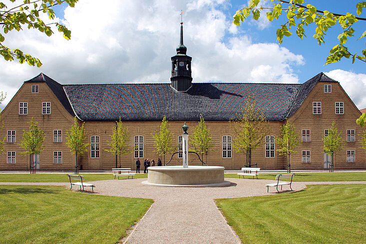 Zinzendorfplatz mit Kirchensaal in Christiansfeld/Dänemark