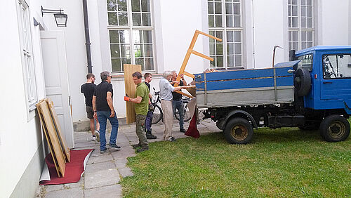 Synode_-_Abladen_der_Tische