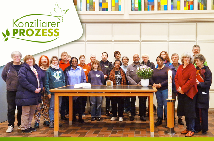 Gruppenbild der Tagungs-Teilnehmer in der Gemarker Kirche
