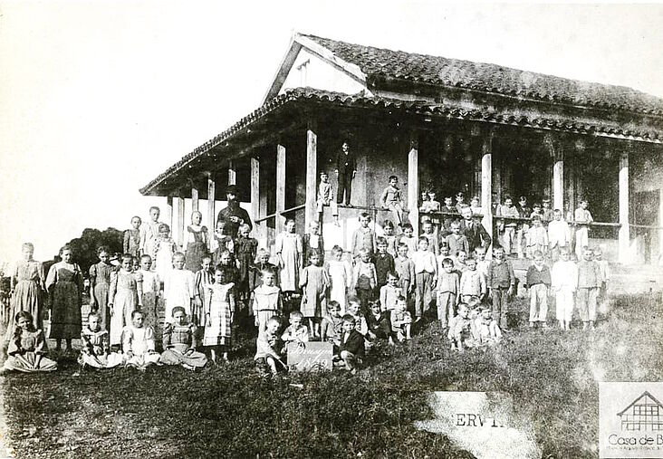 Histirsche Fotografie von der Deutschen Evangelische Schule zur Zeit von Pfarrer Lange, 1899