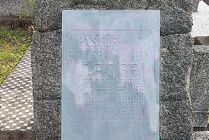 Aufsicht des Grabsteins von Wilhelm Gottfried Lange in Brasilien