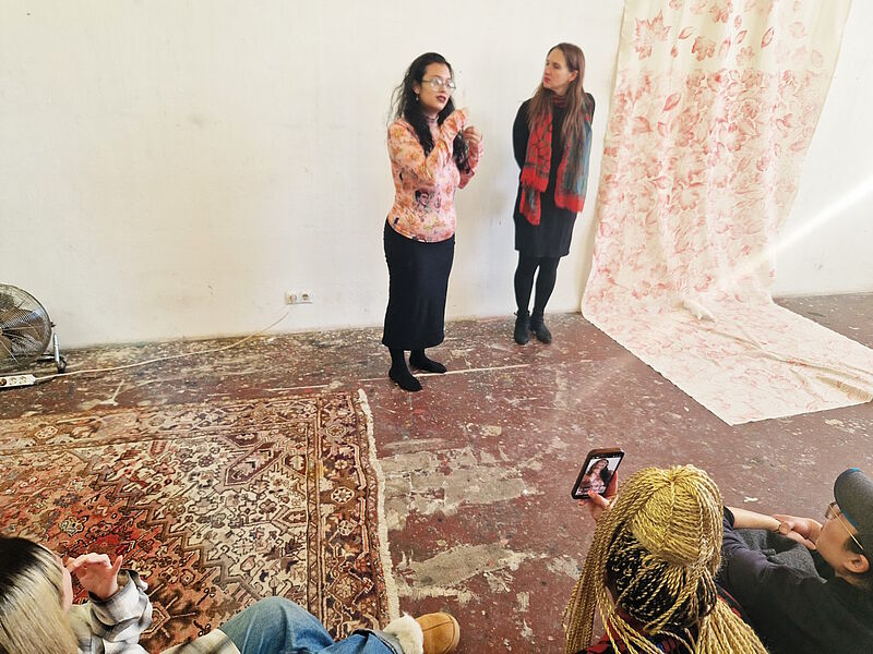 Mars Rodriguez und Anna-Louise Rolland nebeneinanderstehend