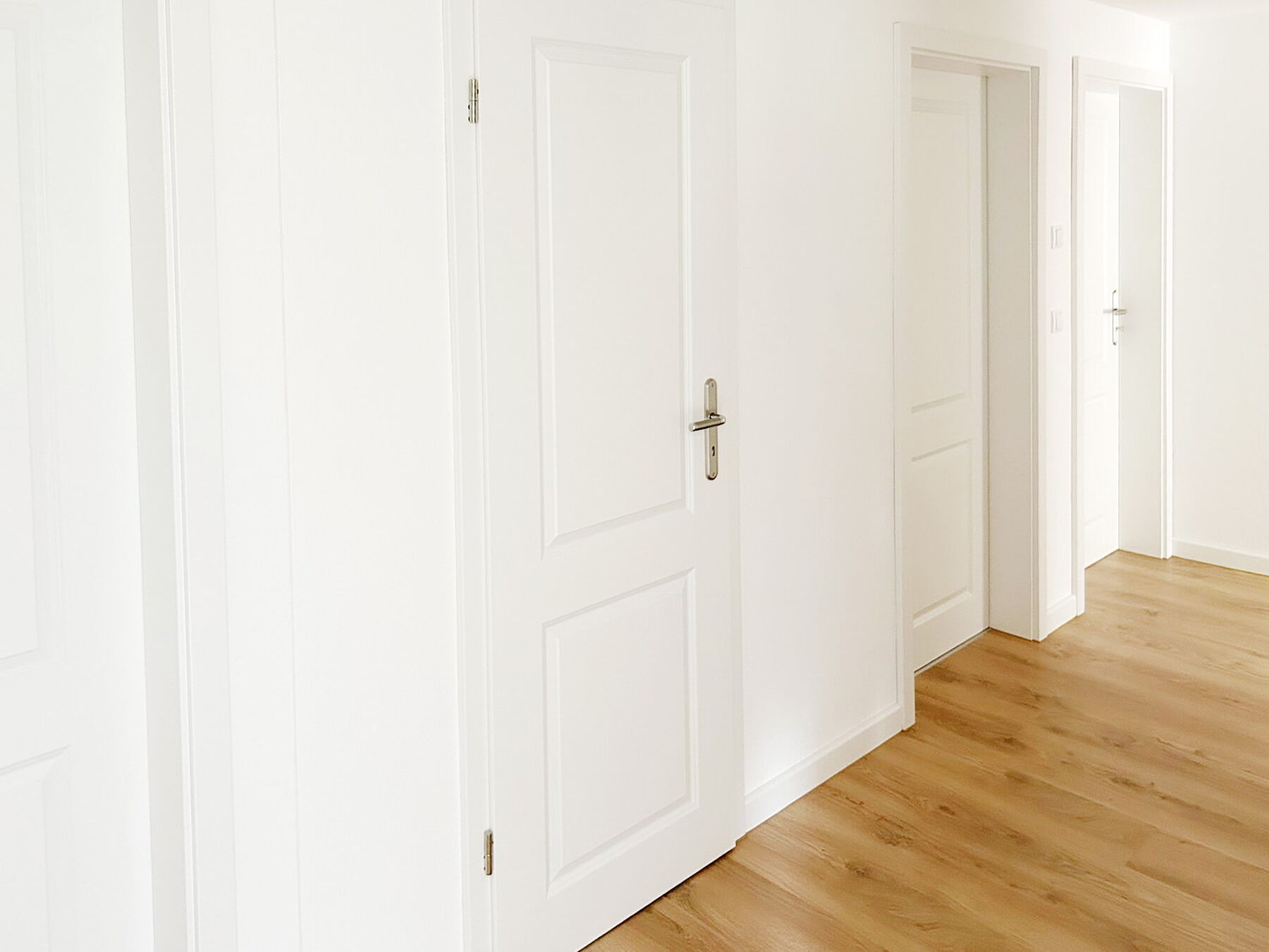 Flur mit Blick in vorderen Wohnungsteil