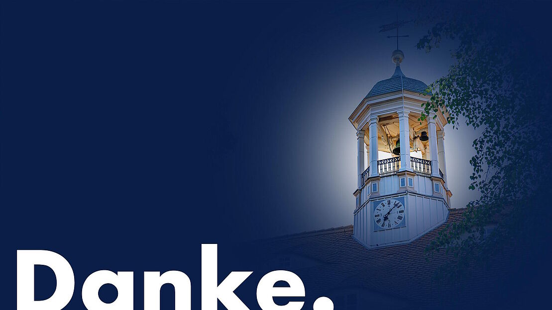 Titelbild mit Dachreiter des Kirchensaales von Kleinwelka und dem Wort DANKE darunter