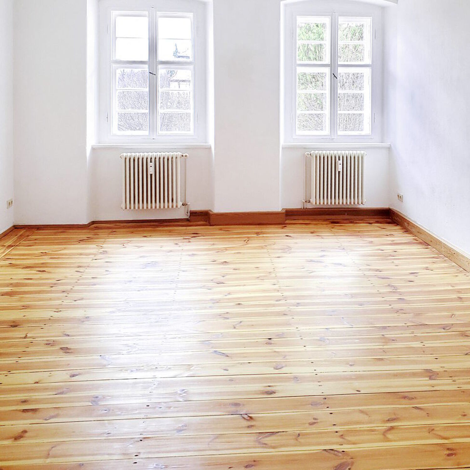 Zimmer zwei mit Blick auf den Platz