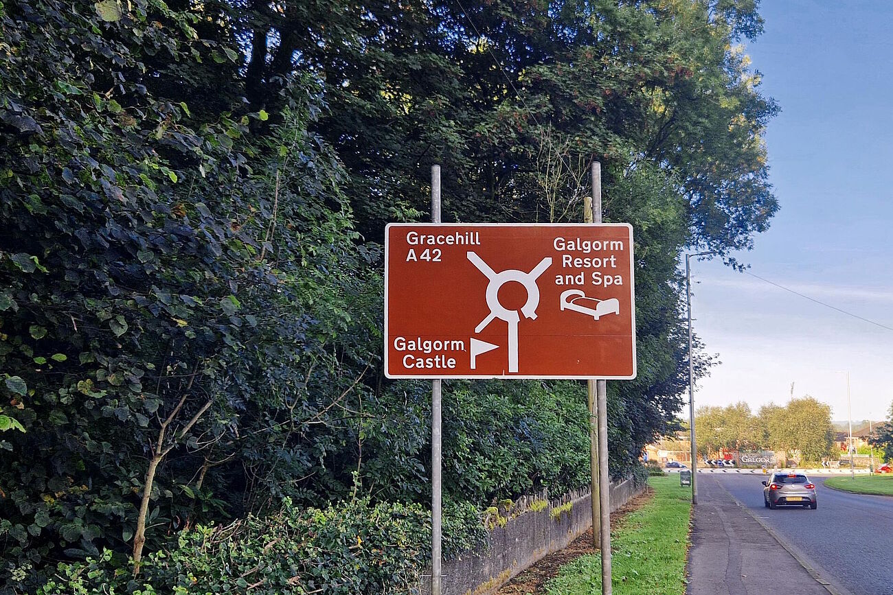 Verkehrsschild auf welchem Gracehill ausgewiesen ist.