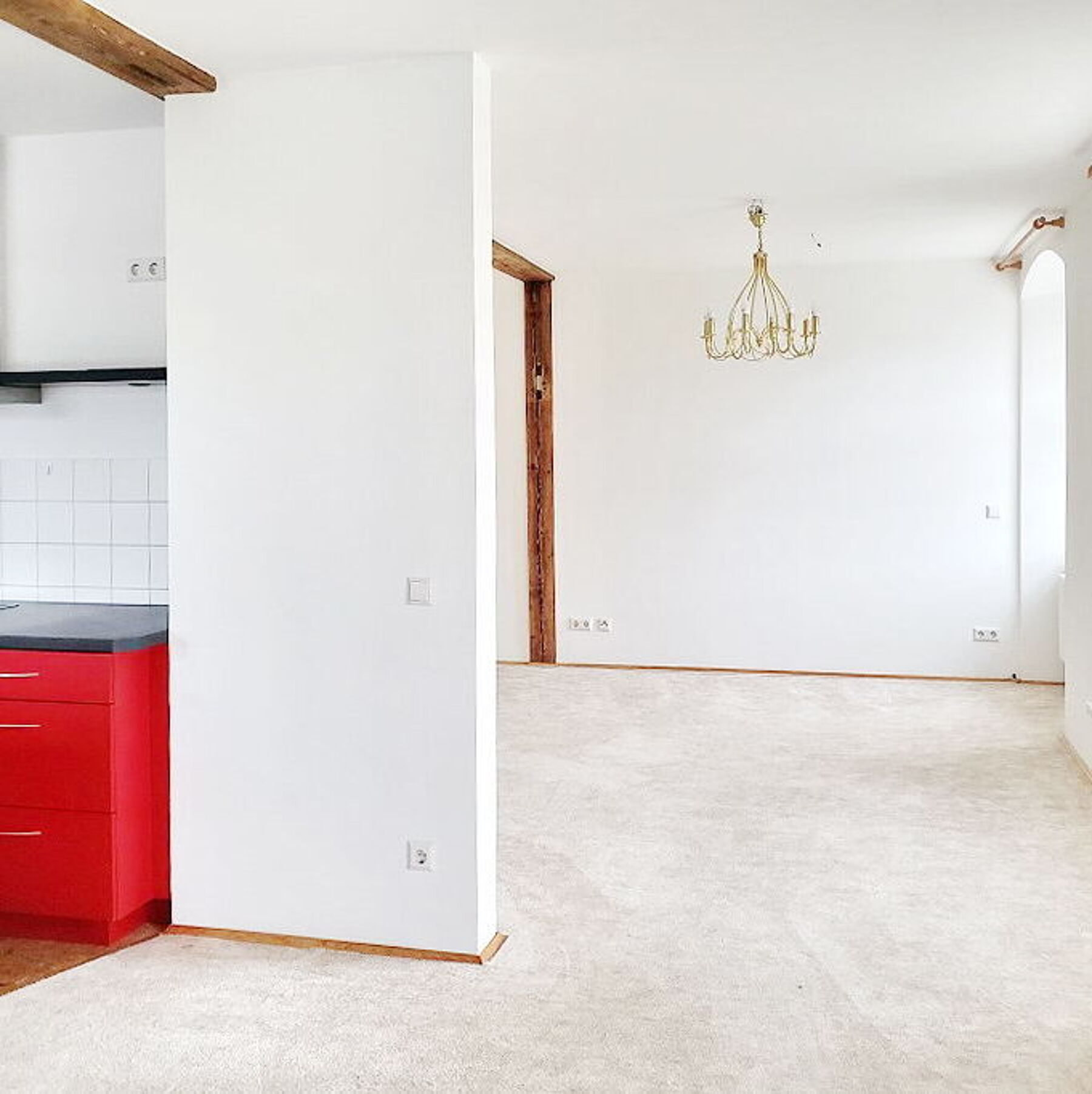 Wohnküche mit Blick in den Wohnbereich