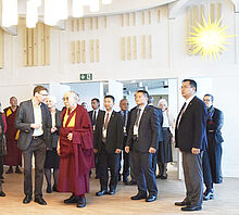 Der 14. Dalai Lama im Raum der Sozietät Bern; Foto: Christoph Knoch, http://cknguemligen.jalbum.net