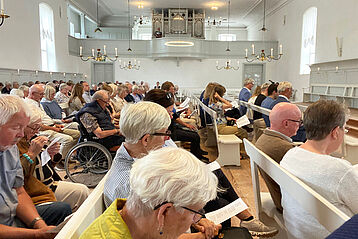 voller Kirchensaal