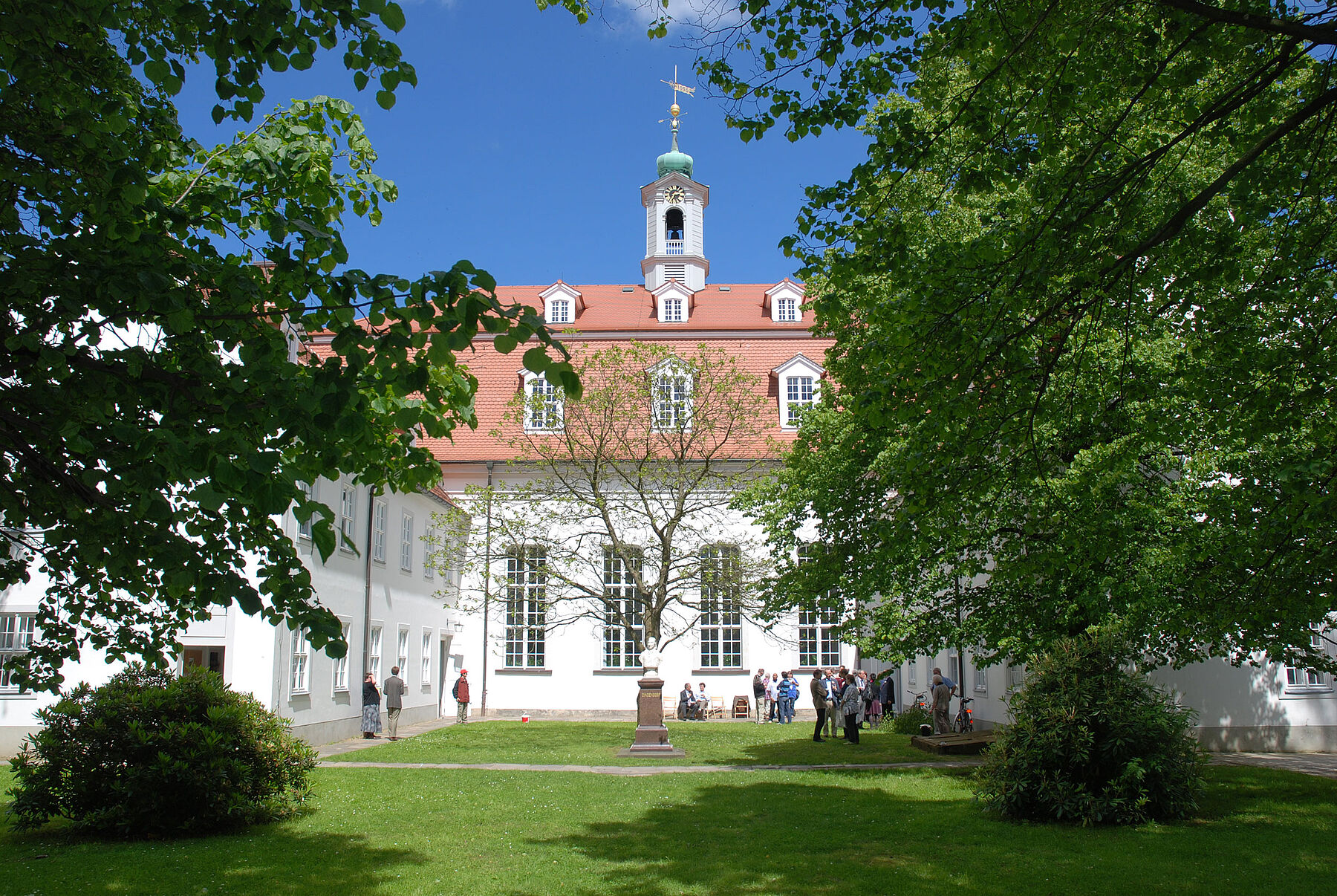 Herrnhut_Kirchensaal_mit_Garten