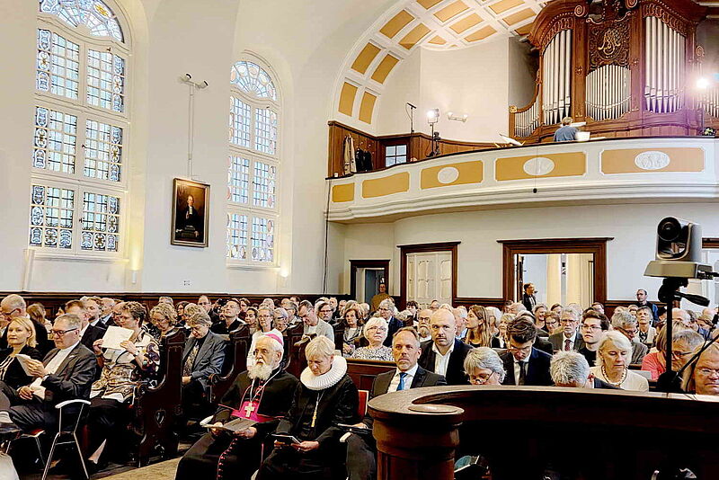 Festgemeinde in der Christuskirche in Hamburg Altona