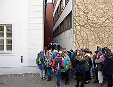 Rechts steht noch der alte Plattenbau
