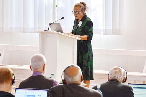 Schwester Rhoïnde Mijnals-Doth am Rednerpult