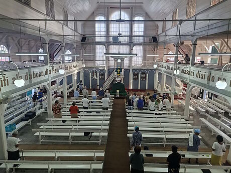 Gottesdienst in der Grote Stadskerk (Sranan Tongo: Mamakerki) der EBGS in Paramaribo