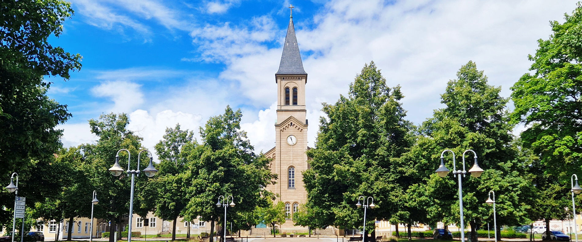 Zinzendorfplatz Niesky mit Blick auf Kirchensaal