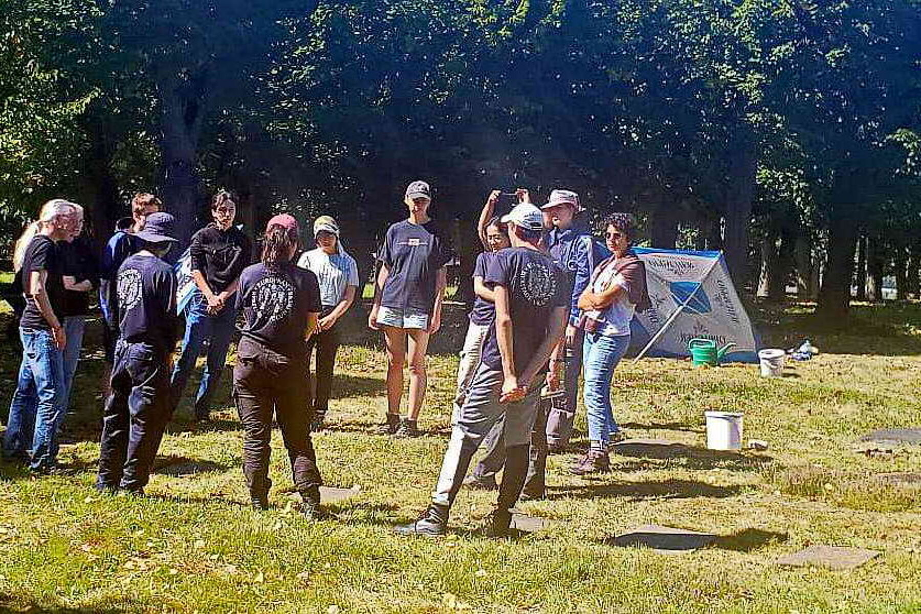 Treffen mit Schülerinnen und Schülern aus der Zinzendorfschulen Herrnhut auf dem Gottesacker