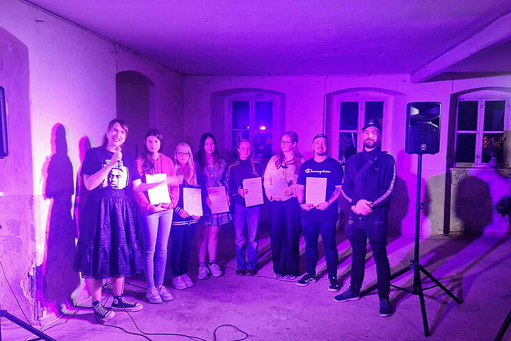 Gruppenbild der Teilnehmer des Poetry Slam "Spoken Word meets Lausitz"