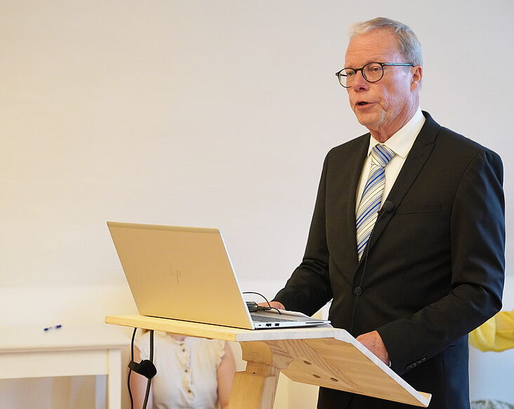 Jørgen Bøytlerstellt den Bericht als BDM-Vorsitzender vor