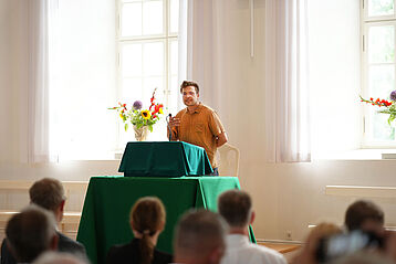 Lucas Gebhardt-Seele am Liturgustisch