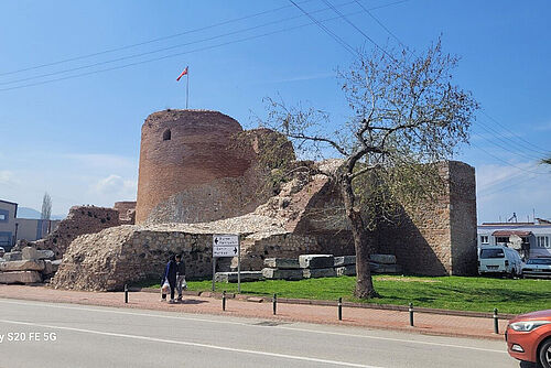 Reste der Stadtmauer von Nizäa